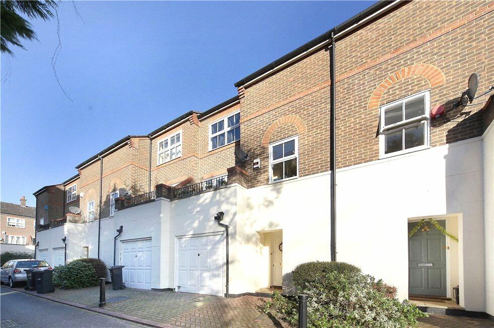 3 bedroom mews property for rent in Waldo Close, Clapham, London, SW4