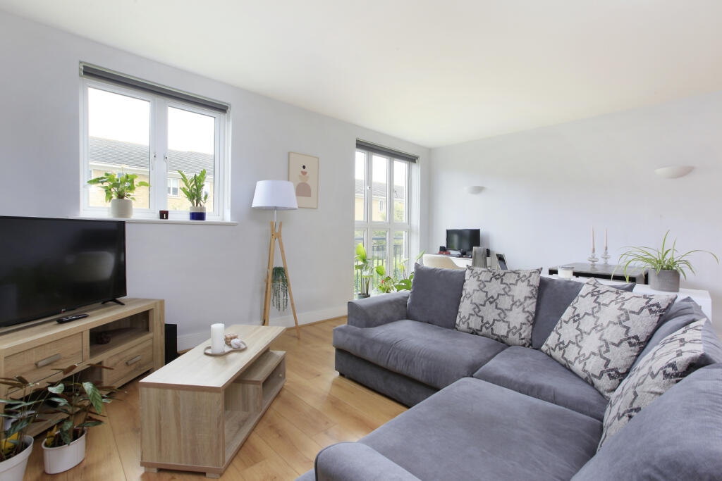 1 bedroom flat for sale in Pavilion Square, Wandsworth Common, London, SW17