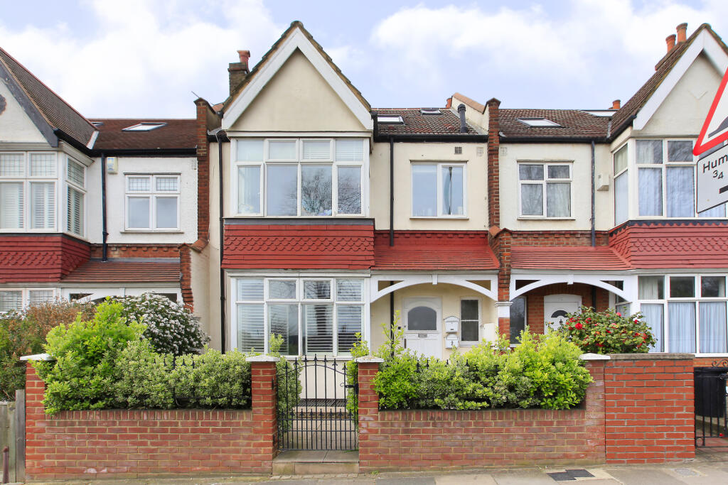 2 bedroom flat for sale in Burntwood Lane, Wandsworth, London, SW17