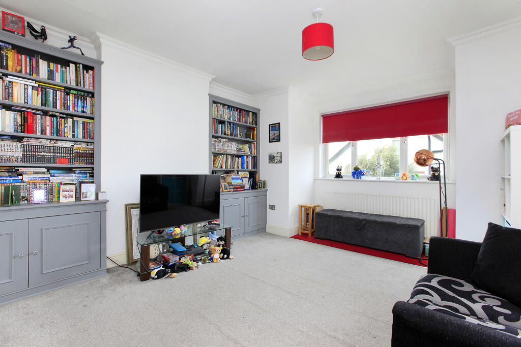 2 bedroom flat for sale in Burntwood Lane, Wandsworth, London, SW17