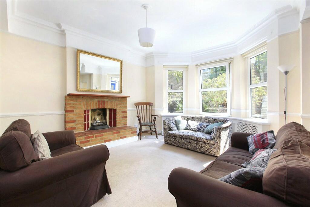 3 bedroom flat for rent in North Side Wandsworth Common, Battersea ...