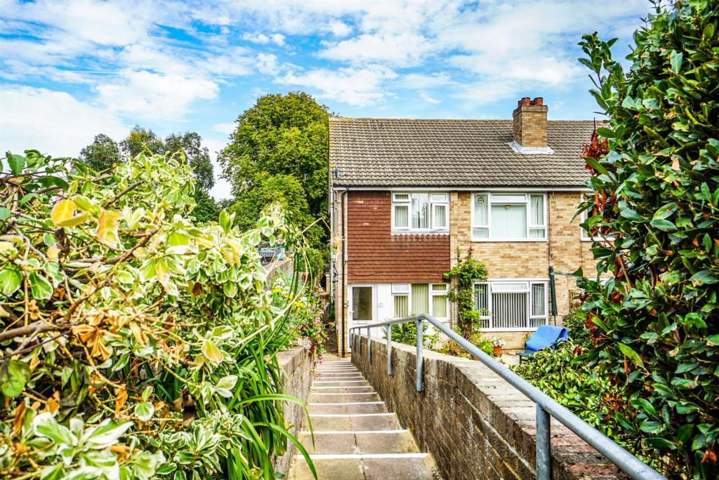 2 bedroom flat for sale in Charles Road, St. LeonardsOnSea, TN38