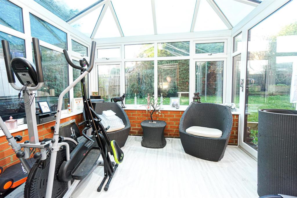 5 bedroom detached house for sale in Chalvington Drive, St. LeonardsOn