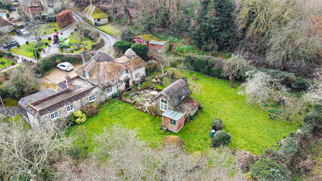 4 bedroom detached house for sale in Battery Hill, Fairlight, Hastings