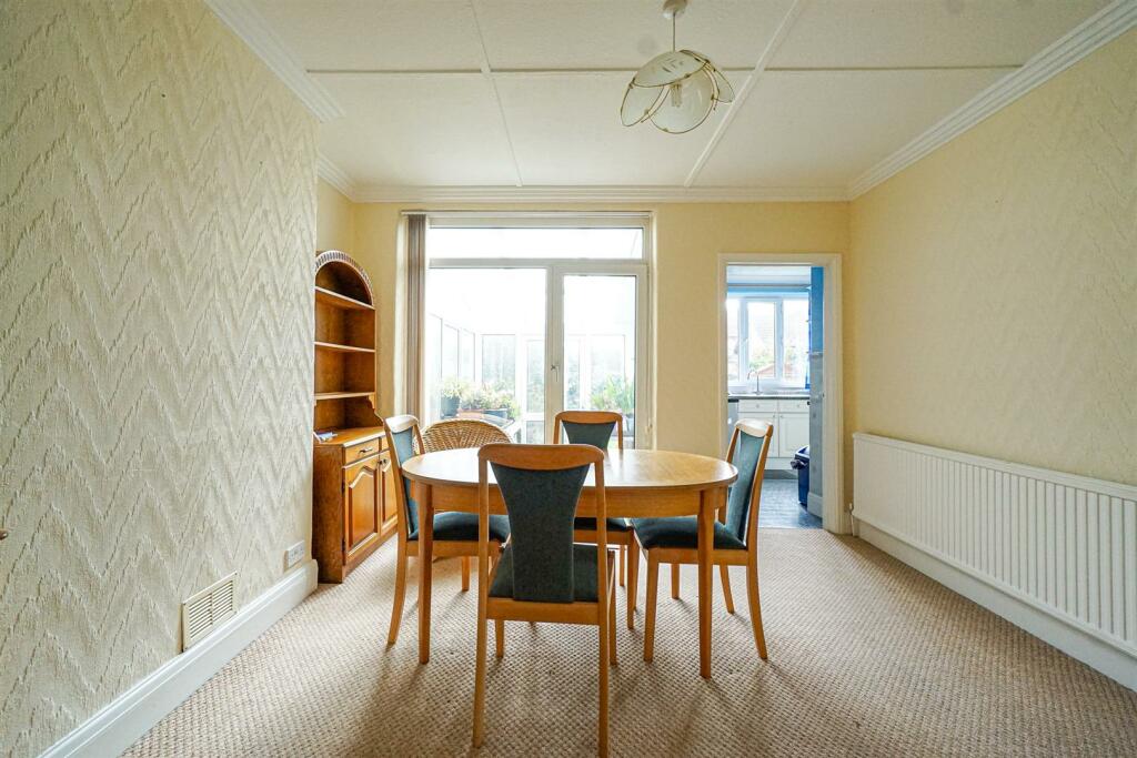 3 bedroom semidetached house for sale in Essenden Road, St. LeonardsOnSea, TN38