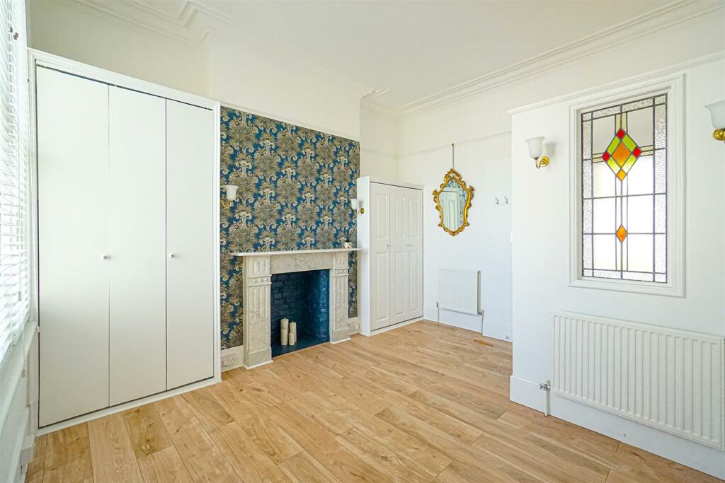 1 bedroom flat for sale in Grosvenor Gardens, St. LeonardsOnSea, TN38