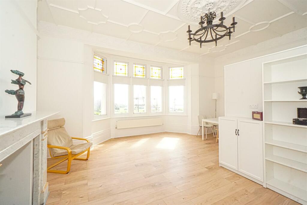 1 bedroom flat for sale in Grosvenor Gardens, St. LeonardsOnSea, TN38