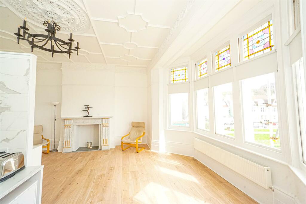 1 bedroom flat for sale in Grosvenor Gardens, St. LeonardsOnSea, TN38