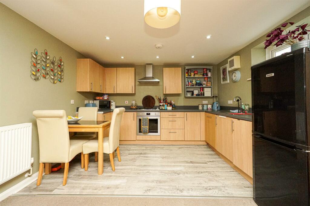 3 bedroom flat for sale in Broomgrove Road, Hastings, TN34