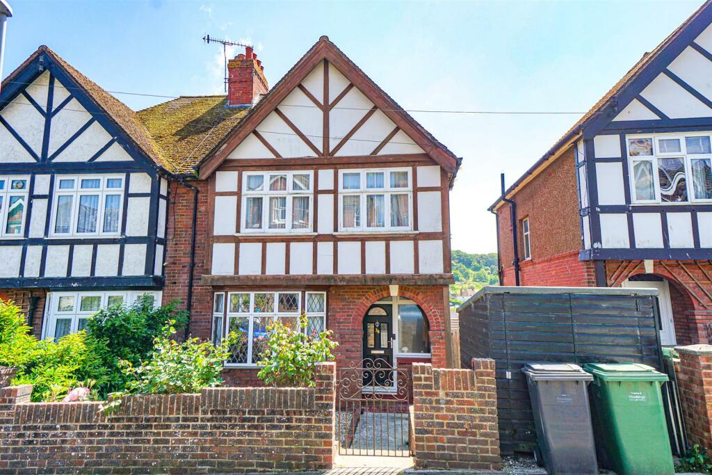 3 bedroom semidetached house for sale in Godwin Road, Hastings, TN35