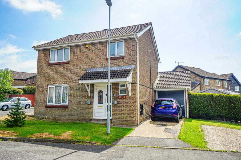 4 bedroom detached house for sale in De Chardin Drive, Hastings, TN34