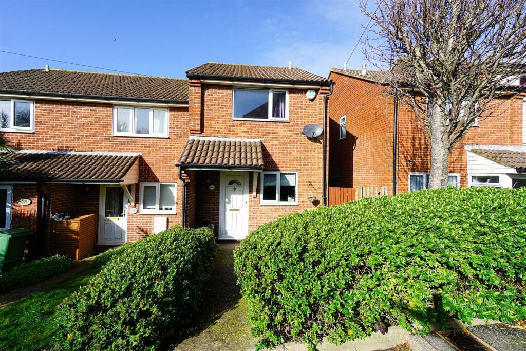 2 bedroom end of terrace house for sale in Becket Close, Hastings, TN34