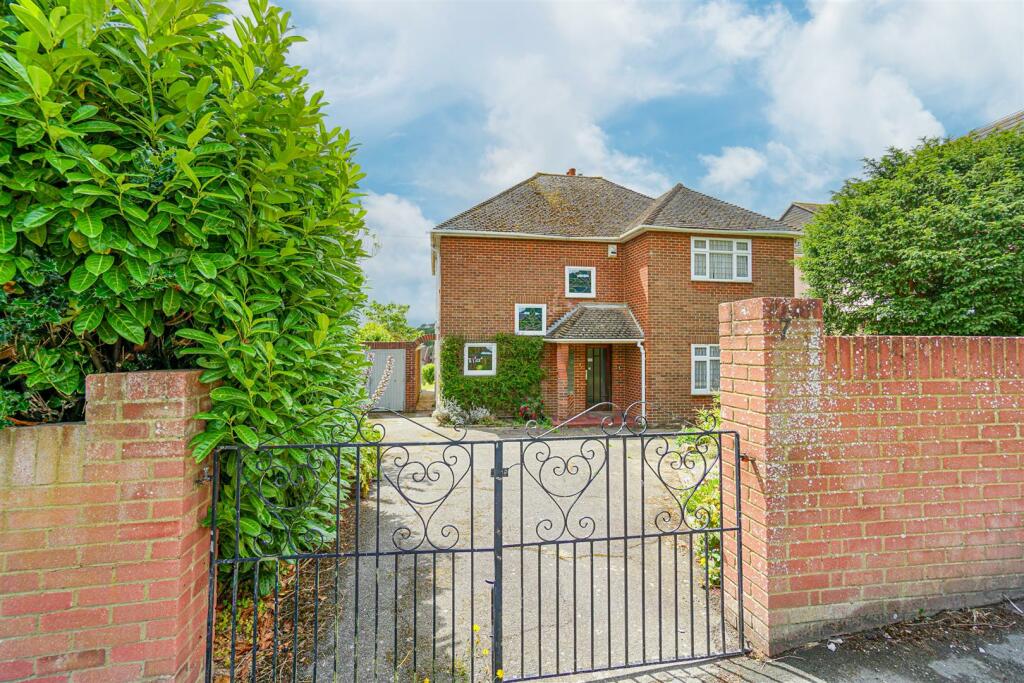 3 bedroom detached house for sale in Wykeham Road, Hastings, TN34