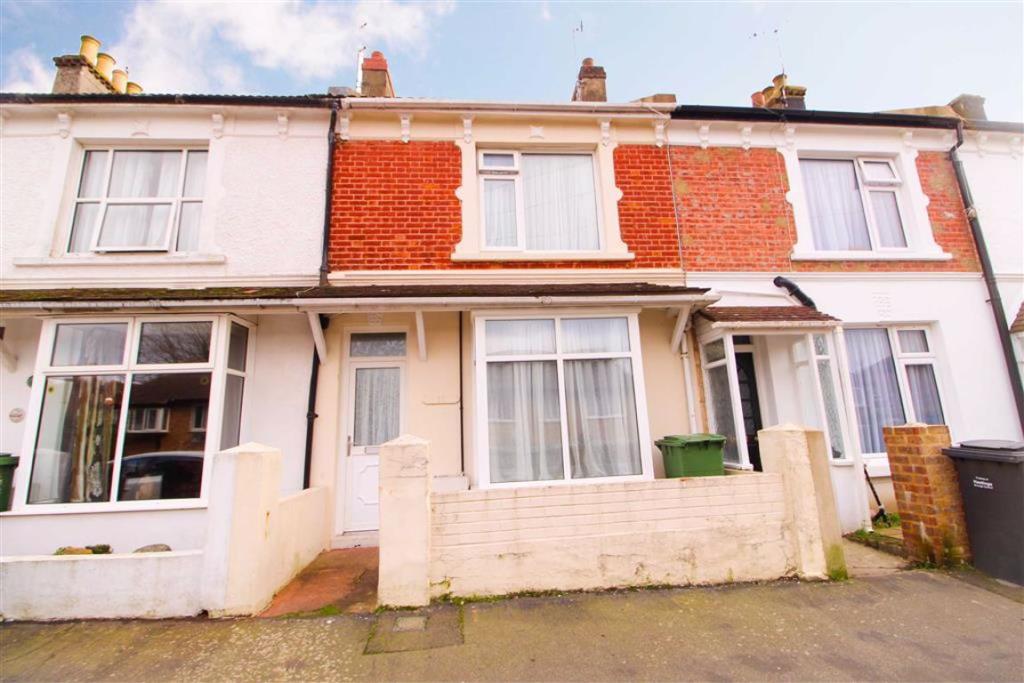 2 bedroom terraced house for sale in Pinders Road, Hastings, East