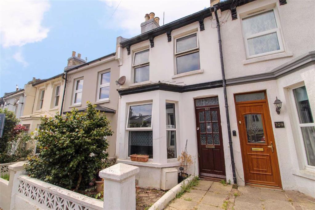 2 bedroom terraced house for sale in St Road, Hastings, East
