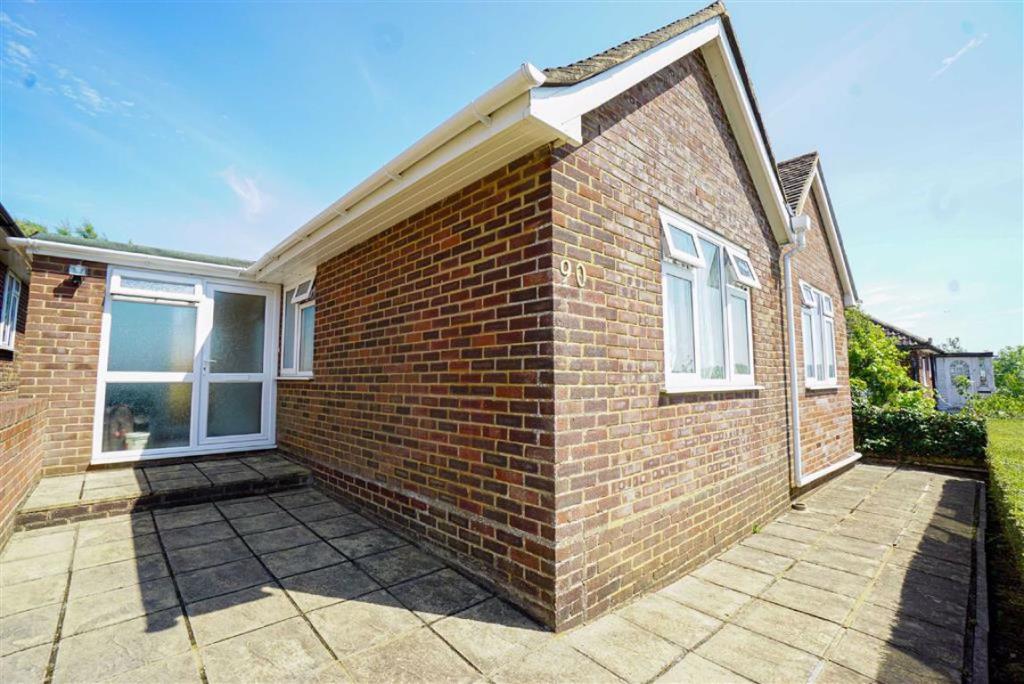 3 bedroom detached bungalow for sale in Park View, Hastings, East Sussex, TN34