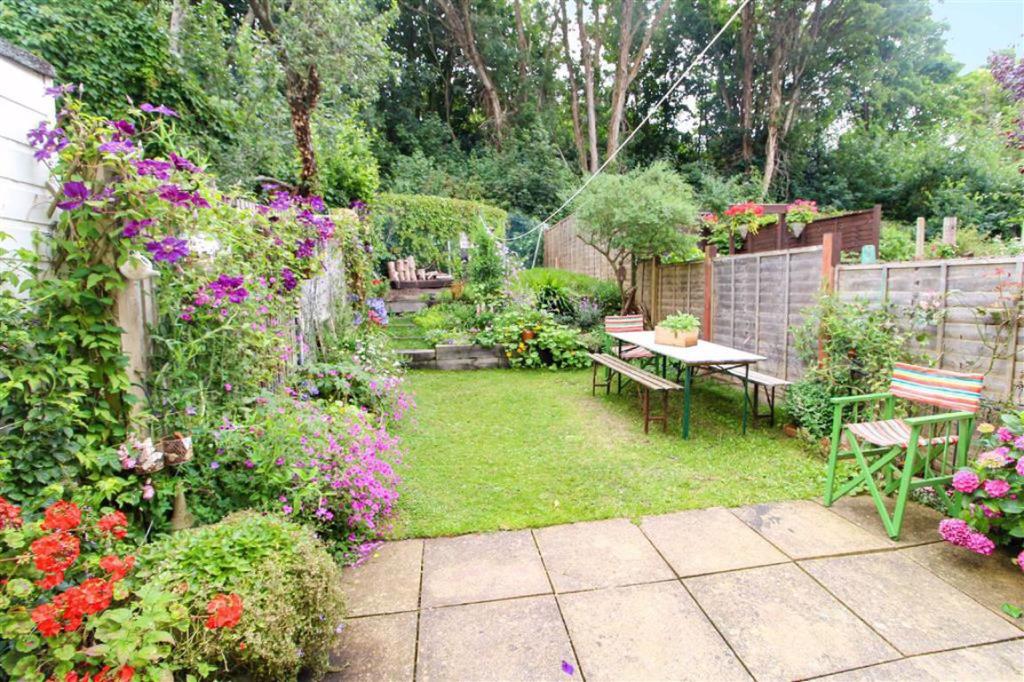 2 bedroom terraced house for sale in St James Road, Hastings, East