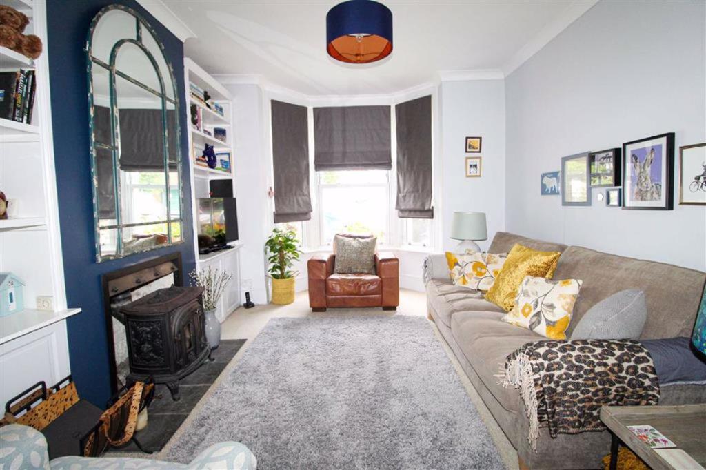 2 bedroom terraced house for sale in St James Road, Hastings, East