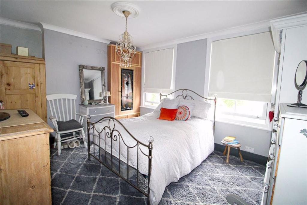 2 bedroom terraced house for sale in St James Road, Hastings, East