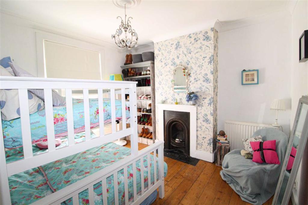 2 bedroom terraced house for sale in St James Road, Hastings, East