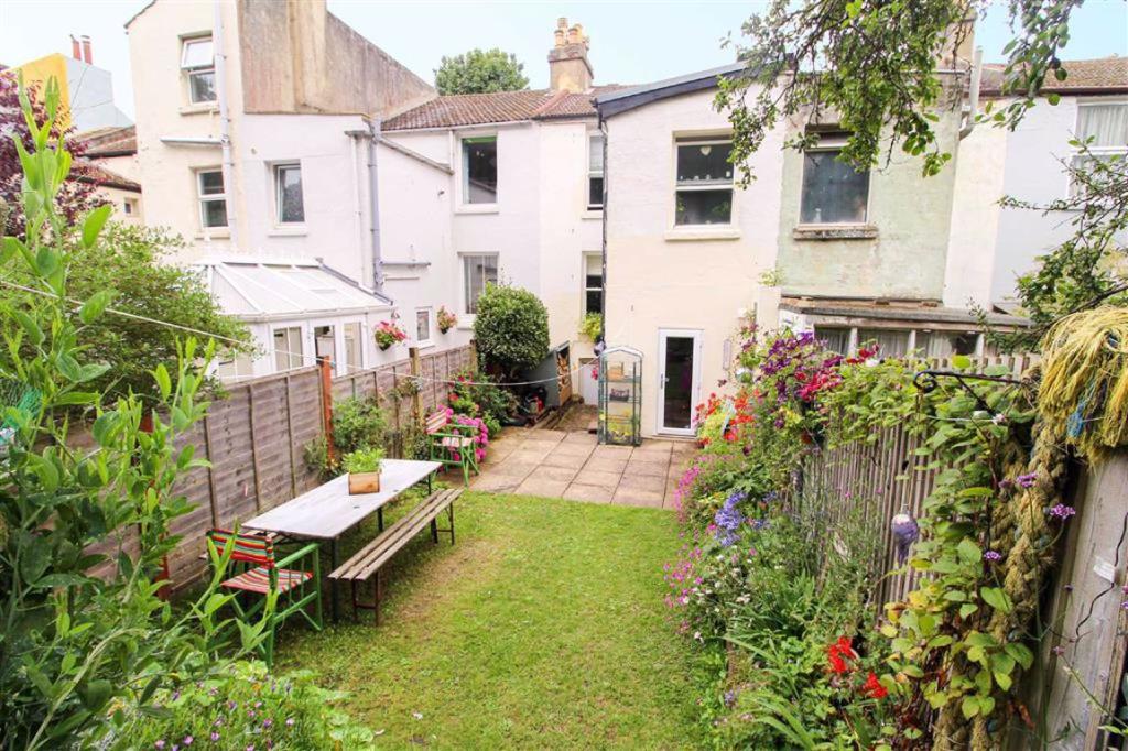 2 bedroom terraced house for sale in St James Road, Hastings, East