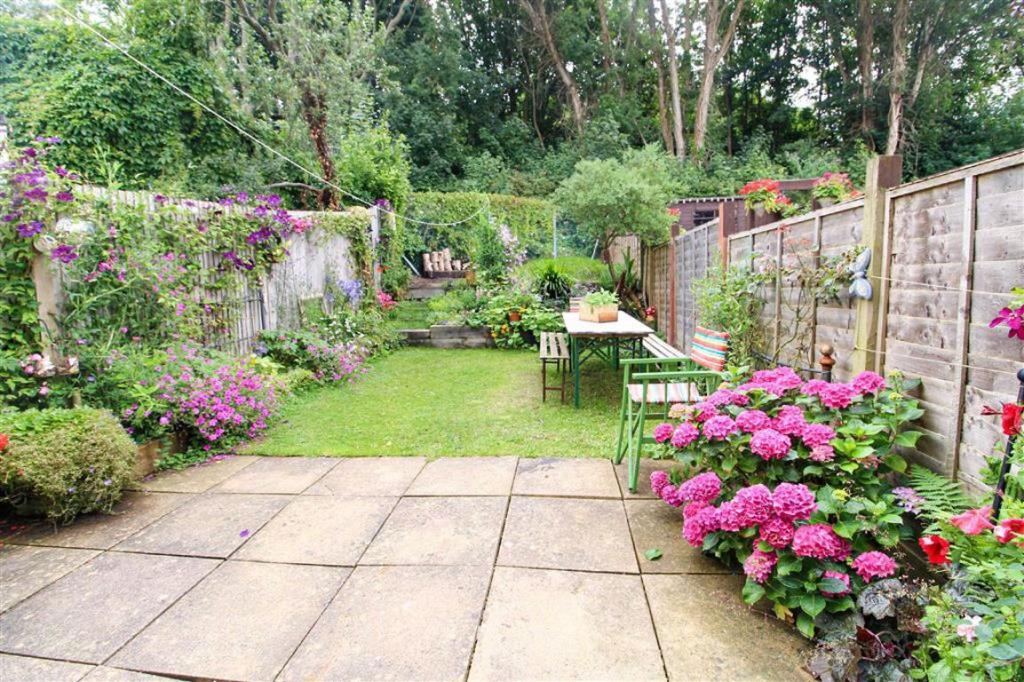 2 bedroom terraced house for sale in St James Road, Hastings, East