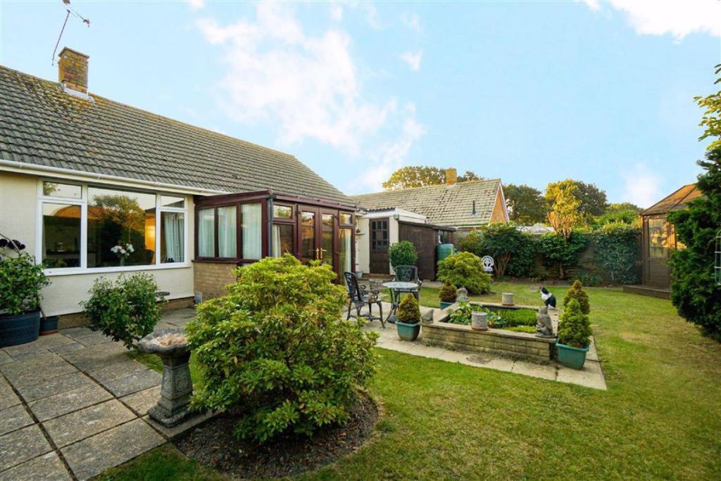 2 bedroom detached bungalow for sale in Chartres, Bexhillonsea, East