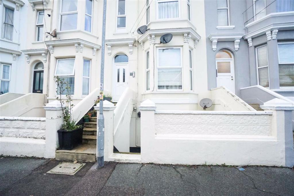 2 bedroom flat for sale in Priory Road, Hastings, East Sussex, TN34