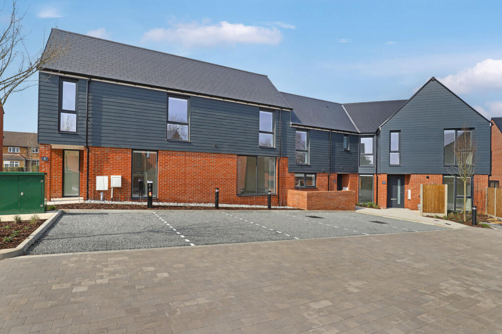 Main image of property: Collard Avenue, Loughton, Essex, IG10