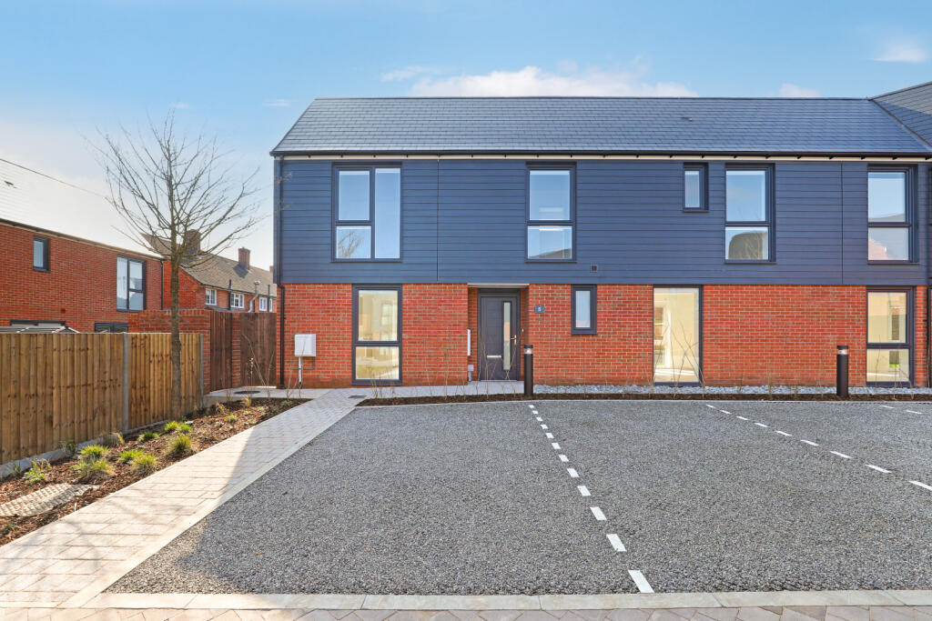 Main image of property: Thomas More Close, Loughton, IG10
