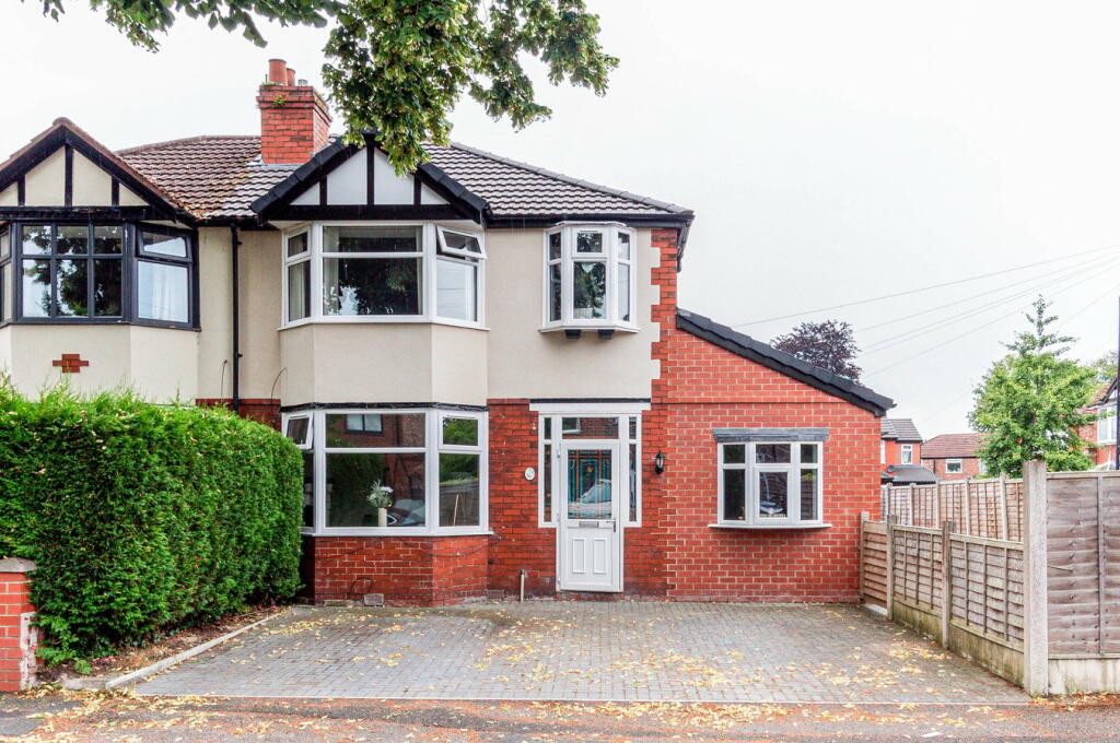 3 bedroom semidetached house for sale in Wyndcliff Drive, Flixton