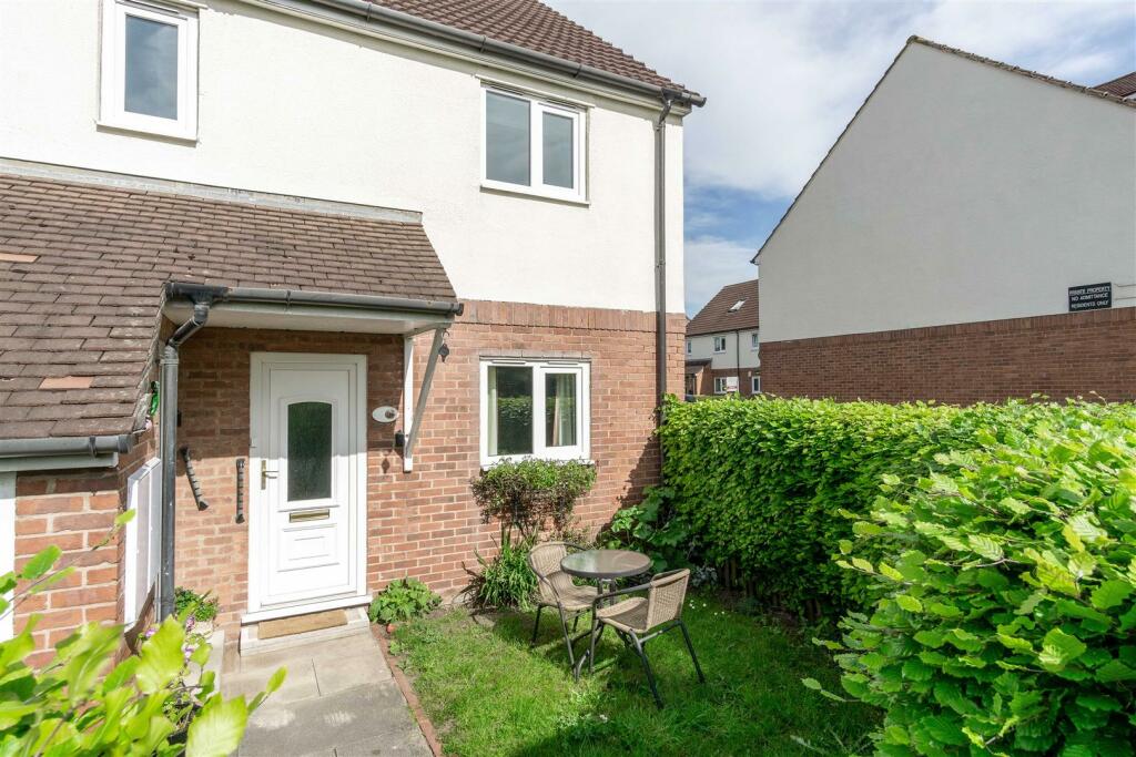 1 bedroom apartment for sale in Francis Court, Thorpe Willoughby, YO8