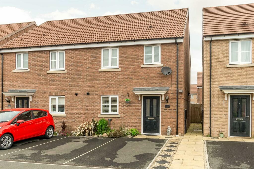 3 bedroom house for sale in Harrier Close, Brayton, Selby, YO8