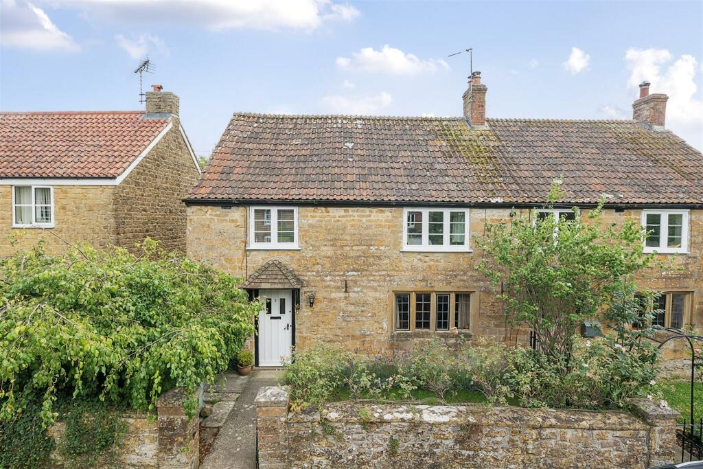 3 bedroom semidetached house for sale in North Street Corner