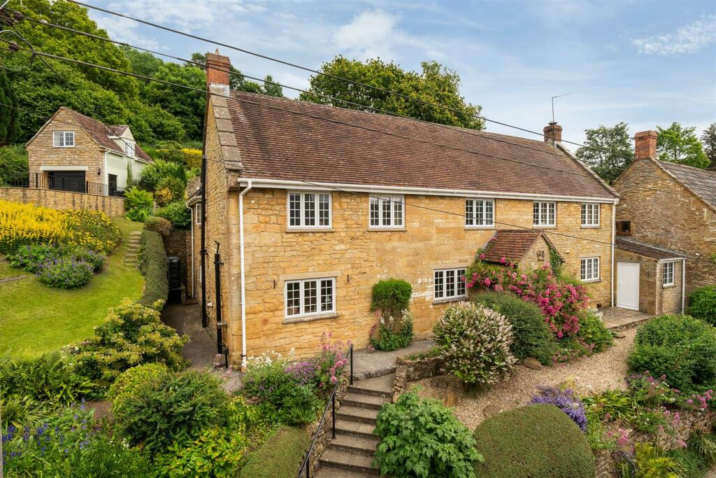 5 bedroom detached house for sale in North Street, Chiselborough, StokeSubHamdon, TA14