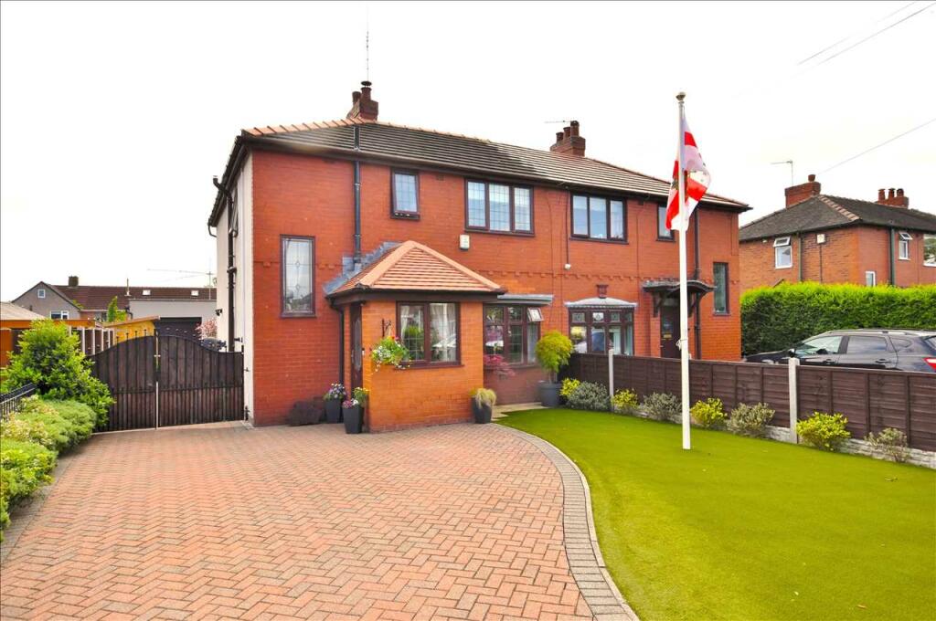 3 bedroom semidetached house for sale in Runshaw Lane, Euxton, Chorley