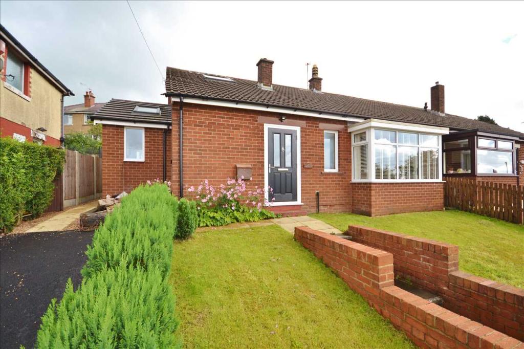 3 bedroom semidetached bungalow for sale in Blackburn Road, Chorley, PR6