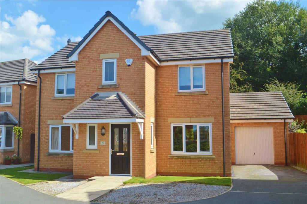 4 bedroom detached house for sale in Whittle Hills Close, Whittle Le