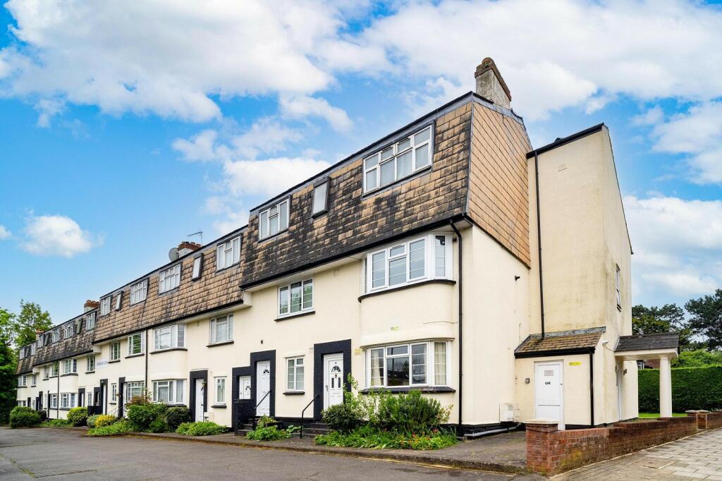 Main image of property: Stonegrove Court, Edgware, Greater London. HA8 7TB