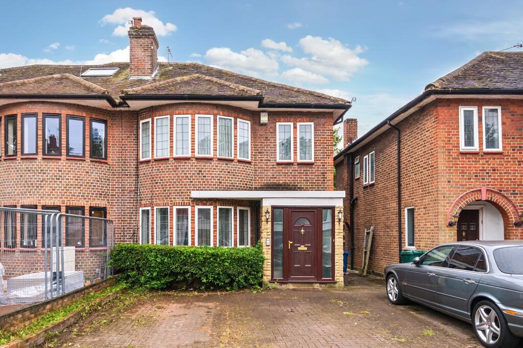 Main image of property: Penshurst Gardens, Edgware, Greater London. HA8 9TU