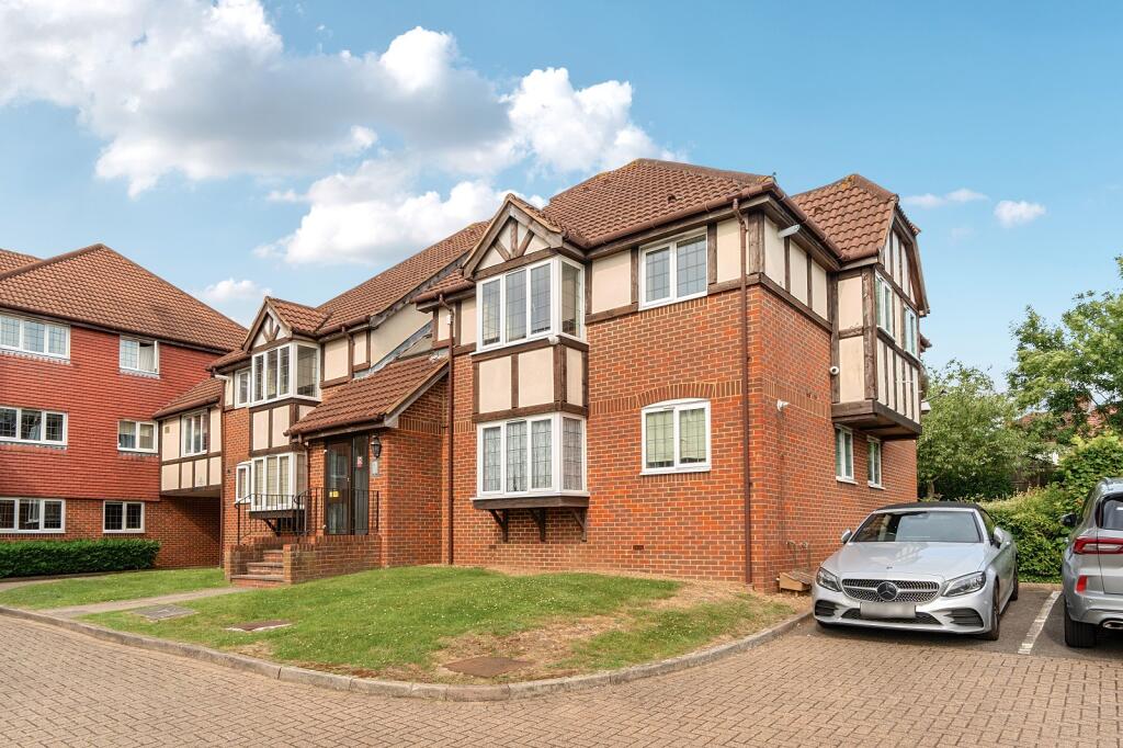Main image of property: Sandringham Court, Priory Field Drive, Edgware, Greater London. HA8 9QU