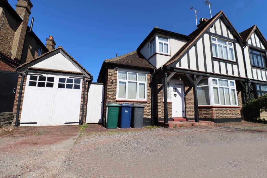 Main image of property: Green Lane, Edgware, Greater London. HA8 7QA