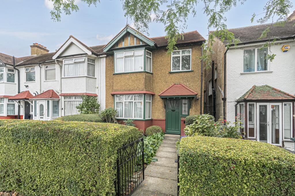 Main image of property: Fairfield Crescent, Edgware, Greater London. HA8 9AF