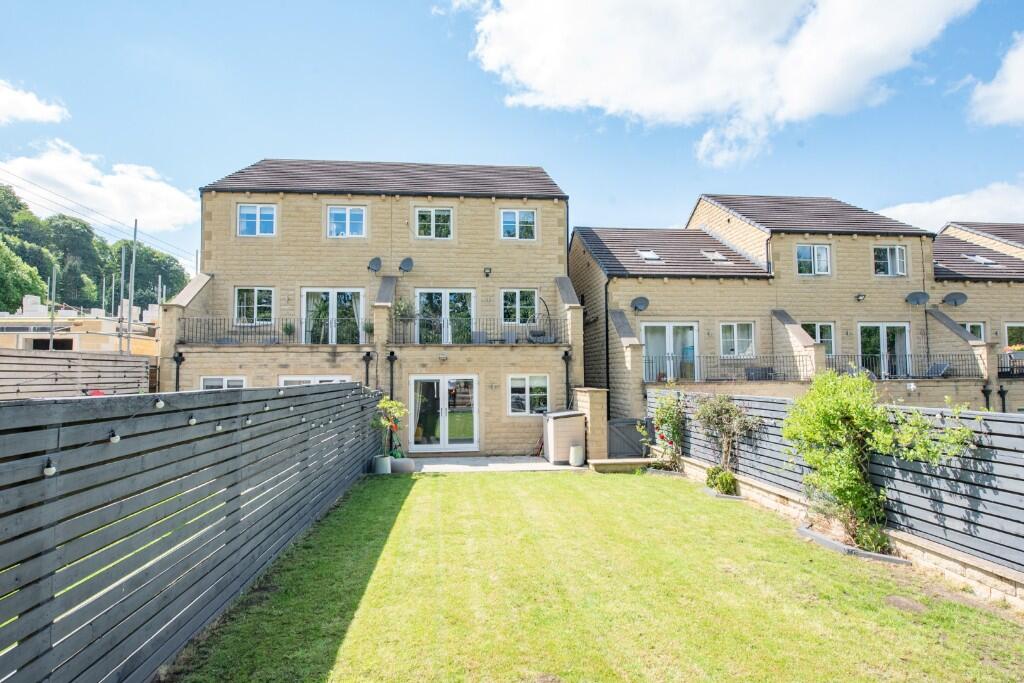 Main image of property: 63 Sycamore Grove, Eastburn BD20 7SW