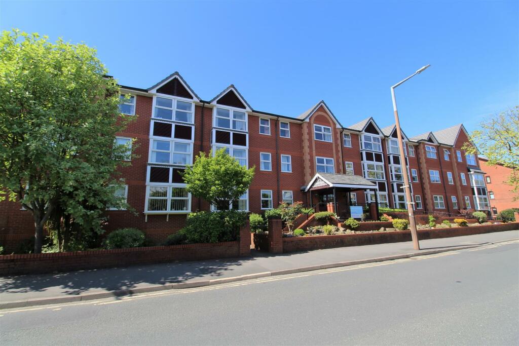 2 bedroom apartment for sale in St. Andrews Road North, Lytham St