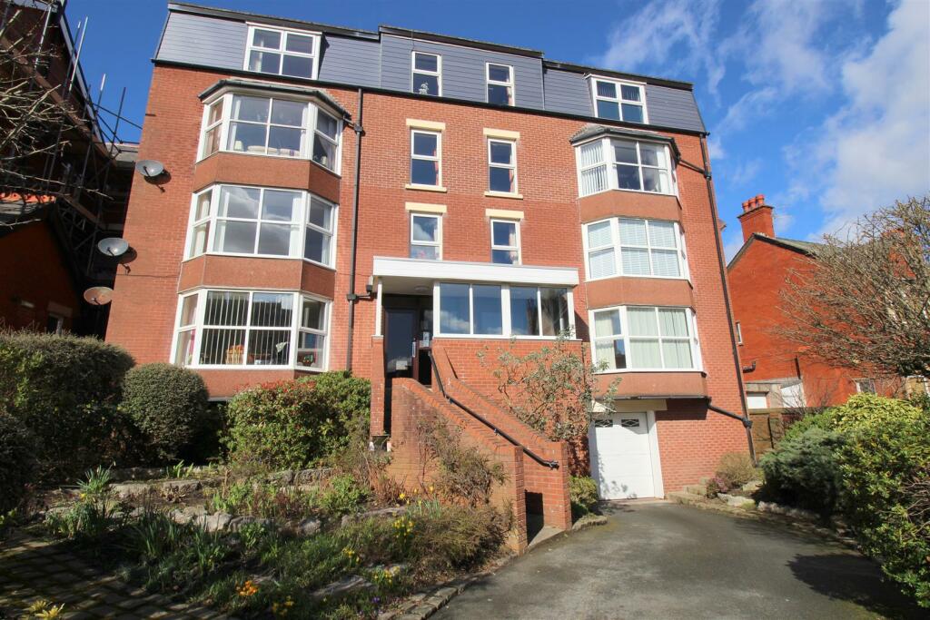 2 bedroom apartment for sale in Beach Road, Lytham St. Annes, FY8