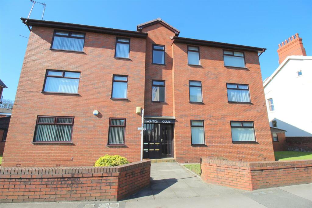 2 bedroom apartment for sale in St. Andrews Road North, Lytham St