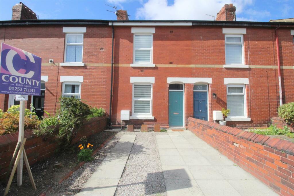 3 bedroom terraced house for sale in Holmefield Road, Lytham St. Annes, FY8