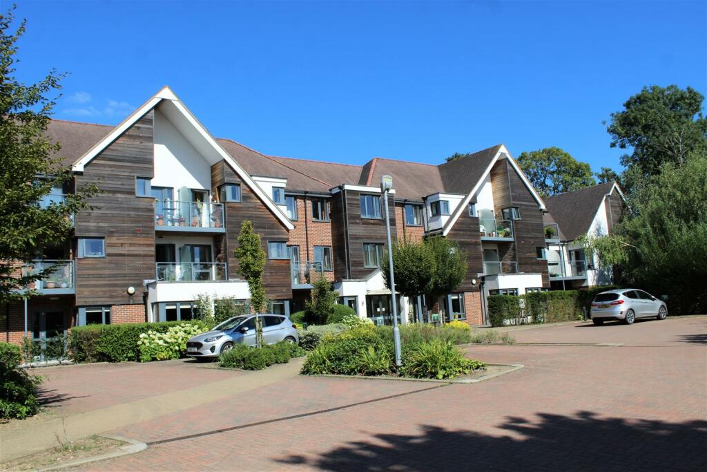 1 bedroom retirement property for sale in Darkes Lane, Potters Bar, EN6