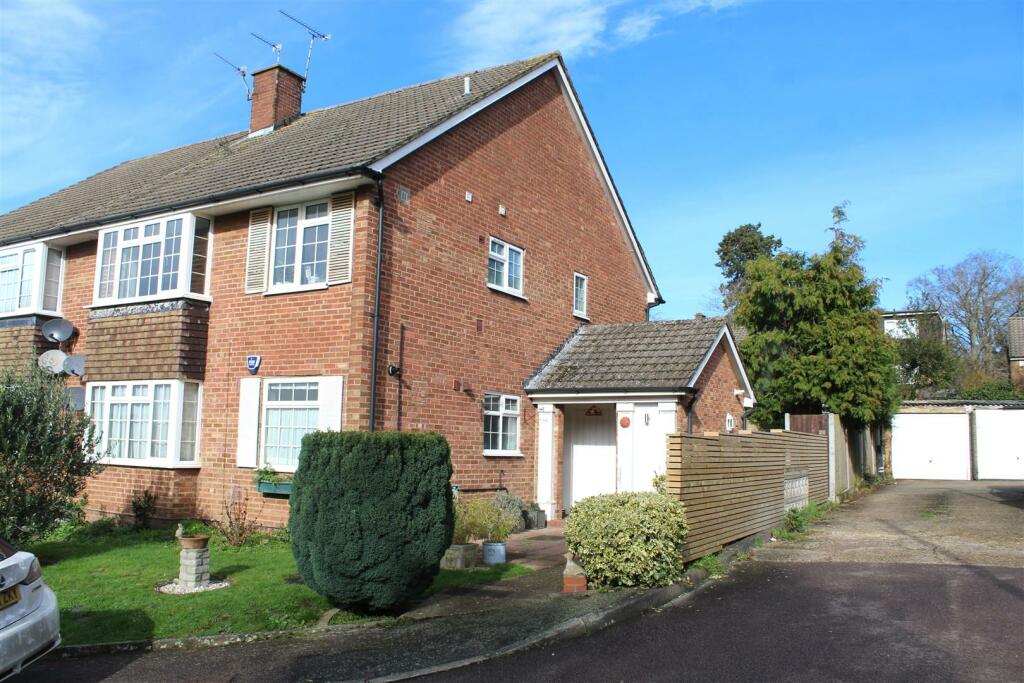 2 bedroom for sale in Sandringham Road, Potters Bar, EN6